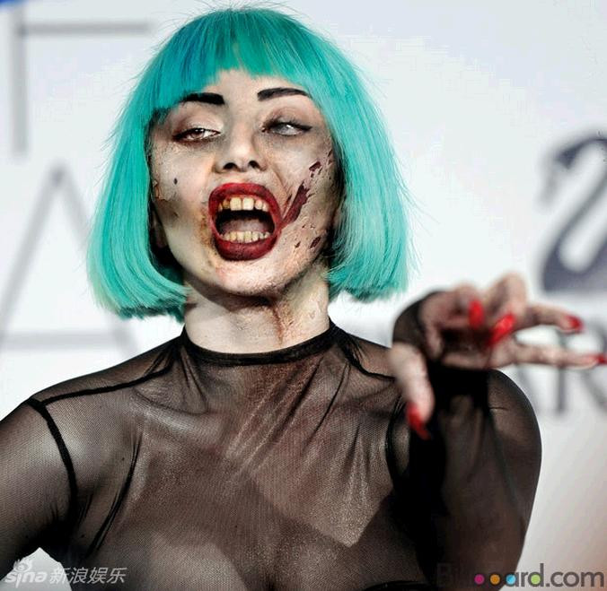 Lady Gaga có lẽ được đứng đầu danh sách bởi cộng đồng mạng cho rằng Lady Gaga ngày nào cũng quái như ngày nào trong suốt cả năm. Lady Gaga có lẽ được đứng đầu danh sách bởi cộng đồng mạng cho rằng Lady Gaga ngày nào cũng quái như ngày nào trong suốt cả năm.