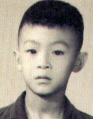 Tiếc là Chương Kim Tinh lại bị bệnh máu trắng và qua đời năm 1966, đó chính là lý do mà Chương Kim Lai nối nghiệp cha và anh trai, khi theo học nghề của cha, như một cách để tưởng nhớ đến người anh trai mà ông hết mực yêu quý. Tiếc là Chương Kim Tinh lại bị bệnh máu trắng và qua đời năm 1966, đó chính là lý do mà Chương Kim Lai nối nghiệp cha và anh trai, khi theo học nghề của cha, như một cách để tưởng nhớ đến người anh trai mà ông hết mực yêu quý.