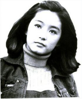 Sắc nước, hương trời, dường như Lâm Thanh Hà có mặc áo nông dân, chân tay lấm lem cũng vẫn đẹp. Xem thêm: Thư Kỳ hóa "Nàng tiên cá" hớp hồn các đấng mày râu.