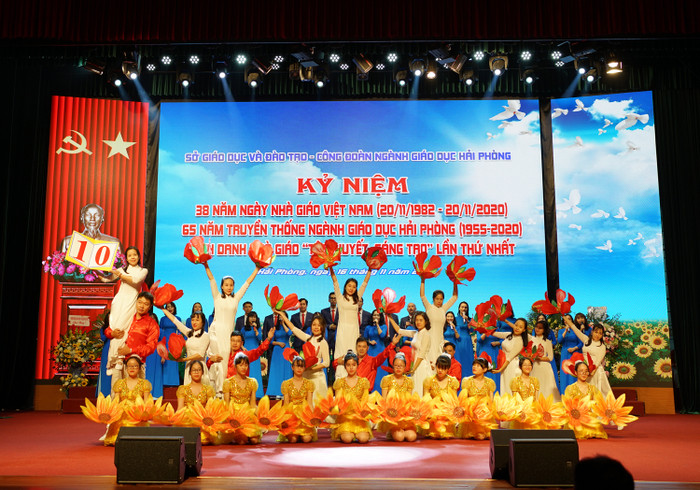 Các tiết mục văn nghệ đặc sắc tại lễ kỷ niệm (Ảnh: Lã Tiến)