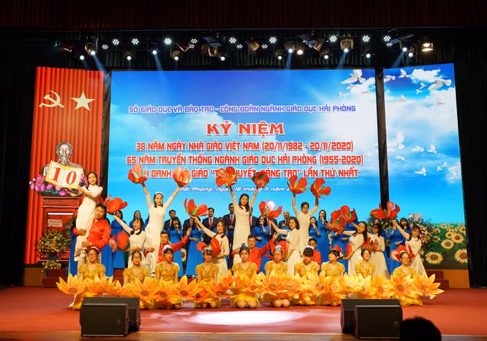 Các tiết mục văn nghệ đặc sắc tại lễ kỷ niệm (Ảnh: Lã Tiến)