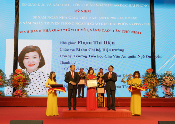 Các nhà giáo tâm huyết, sáng tạo của Hải Phòng được vinh danh (Ảnh: Lã Tiến)