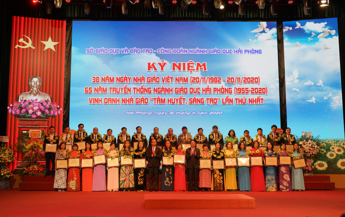 65 nhà giáo tâm huyết, sáng tạo được Ngành Giáo dục và Đào tạo Hải Phòng vinh danh (Ảnh: Lã Tiến)