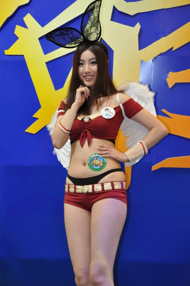 Nếu những cô gái này qua công ty môi giới hoặc một công ty quản lý các promotion girl thì họ phải trích cho công ty từ 20 - 40% tiền khách trả (Ảnh minh họa) Nếu những cô gái này qua công ty môi giới hoặc một công ty quản lý các promotion girl thì họ phải trích cho công ty từ 20 - 40% tiền khách trả (Ảnh minh họa)