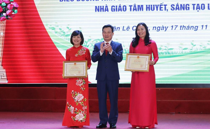 Các tập thể được nhận Bằng khen của Bộ trưởng Bộ Giáo dục và Đào tạo (Ảnh: HT) Các tập thể được nhận Bằng khen của Bộ trưởng Bộ Giáo dục và Đào tạo (Ảnh: HT)