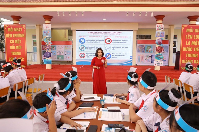 Tiết dạy “Thảo luận về sự ảnh hưởng của tốc độ trong an toàn giao thông” do cô giáo Nguyễn Thị Thu Thủy và các em học sinh lớp 7C1 Trường Trung học cơ sở Trần Phú thực hiện (Ảnh: LT) Tiết dạy “Thảo luận về sự ảnh hưởng của tốc độ trong an toàn giao thông” do cô giáo Nguyễn Thị Thu Thủy và các em học sinh lớp 7C1 Trường Trung học cơ sở Trần Phú thực hiện (Ảnh: LT)