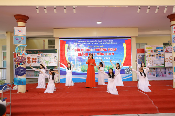 Các tiết mục văn nghệ tại hội thảo chuyên đề (Ảnh: LT) Các tiết mục văn nghệ tại hội thảo chuyên đề (Ảnh: LT)