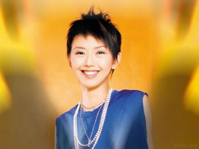 Trước khi Tôn Yến Tư và bạn trai là doanh nhân người Singapore Nadim Van Der Ros bí mật đăng ký kết hôn, cư dân mạng và truyền thông đã rộ lên tin Tôn Yến Tư đã có thai, và đó là nguyên nhân vì sao cặp đôi này lại tiến hành kết hôn “nhanh gọn” đến thế. Trước khi Tôn Yến Tư và bạn trai là doanh nhân người Singapore Nadim Van Der Ros bí mật đăng ký kết hôn, cư dân mạng và truyền thông đã rộ lên tin Tôn Yến Tư đã có thai, và đó là nguyên nhân vì sao cặp đôi này lại tiến hành kết hôn “nhanh gọn” đến thế.