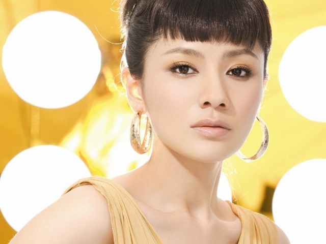 Đám cưới của cặp đôi diễn viên Hồ Khả và vị hôn phu là nam diễn viên Sa Ích mới diễn ra ở Bắc Kinh cũng kèm theo không ít lời xì xào, cho rằng hai người cưới nhau là vì Hồ Khả đã “ăn cơm trước kẻng”. Đám cưới của cặp đôi diễn viên Hồ Khả và vị hôn phu là nam diễn viên Sa Ích mới diễn ra ở Bắc Kinh cũng kèm theo không ít lời xì xào, cho rằng hai người cưới nhau là vì Hồ Khả đã “ăn cơm trước kẻng”.