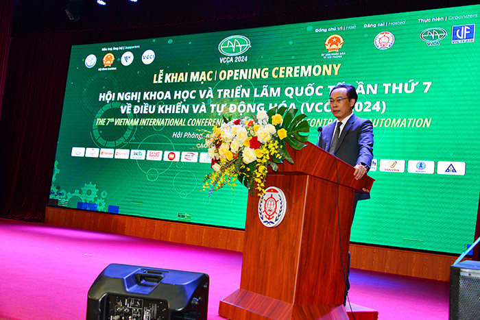 Phó Giáo sư, Tiến sĩ Hoàng Minh Sơn - Thứ trưởng Bộ Giáo dục và Đào tạo phát biểu tại hội nghị (Ảnh: TK) hoi-thao-hoang-minh-son.jpeg