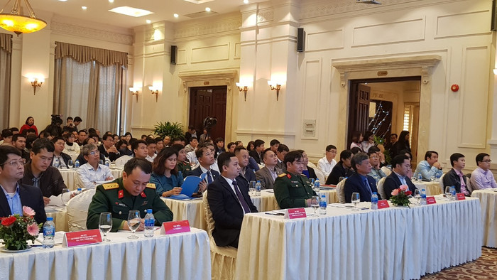 Nhiều đại biểu tham dự hội thảo tham gia ý kiến về bảo đảm an toàn cho thành phố thông minh (Ảnh: CTV)