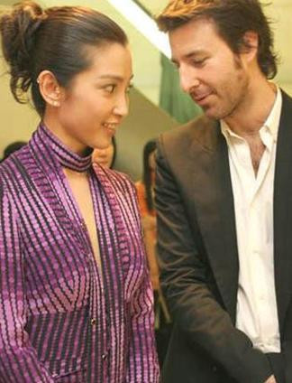 Lý Băng Băng có vẻ dè chừng trước anh chàng "khoai tây" háo sắc này.