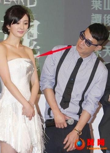 Dương Mịch 2 gợi cảm đến mức nam tài tử Trần Tiểu Xuân phải nghiêng ngó khiến cô nàng e thẹn quay đi.