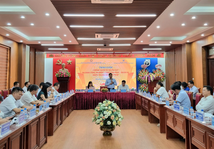 Toàn cảnh toạ đàm "Chính sách và nhân lực ngành Công nghiệp – Thương mại – Dịch vụ: Hiện trạng và giải pháp". Ảnh: Lã Tiến _gdvn 7.jpg