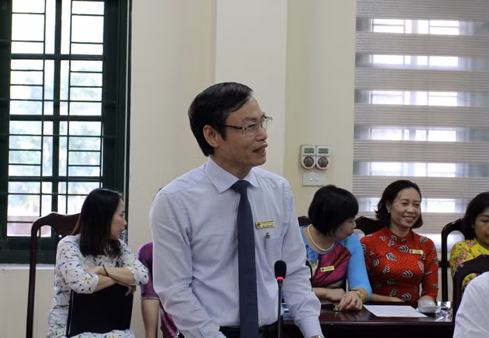 Tiến sĩ Dương Đức Hùng, Bí thư Đảng ủy, Chủ tịch Hội đồng Trường Đại học Hải Phòng phát biểu tại hội thảo (Ảnh: Lã Tiến)