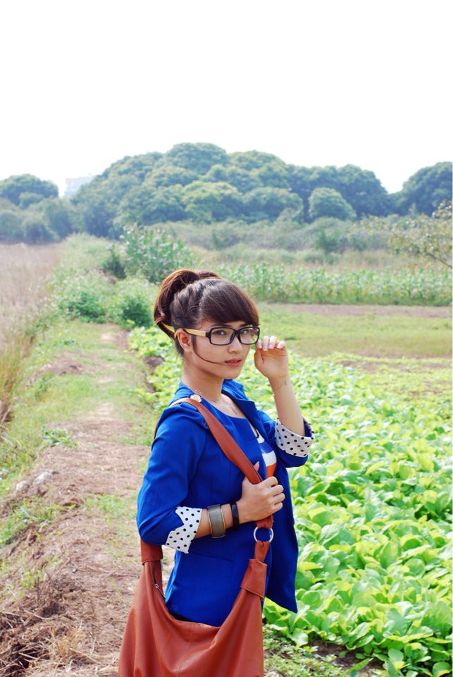 Phong cách thời trang trẻ trung, năng động đúng chất teen girl 9X. Túi đeo da mềm cũng là xu hướng phụ kiện đang được nhiều bạn trẻ ưa chuộng.