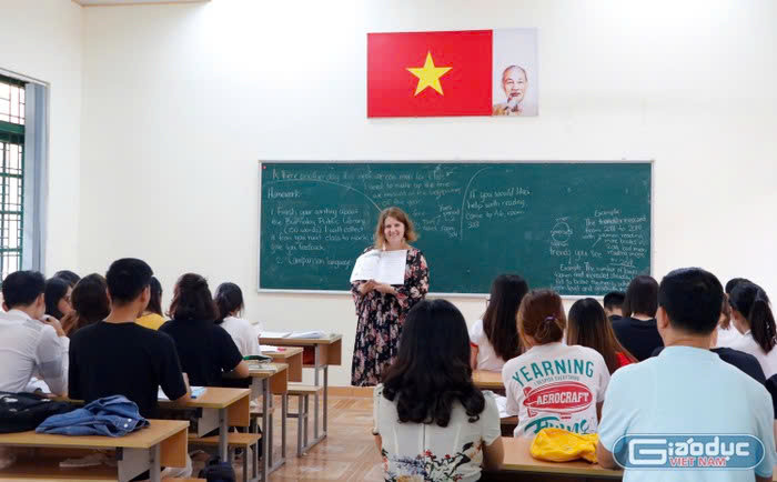 Một tiết học với giảng viên nước ngoài tại Trường Đại học Hải Phòng. (Ảnh: Nhà trường cung cấp) hp-chi-giao-duc-10.jpg