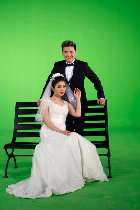 "Với Đàm Vĩnh Hưng, Lệ Quyên là một ca sĩ thanh sắc vẹn toàn, đã hơn 10 năm ngày đầu tiên Đàm Vĩnh Hưng thấy Lệ Quyên biểu diễn ở Hà Nội. Hình ảnh một cô bé dù chưa phải là ca sĩ chính của chương trình nhưng thật sự tỏa sáng, bản lĩnh, từ đó Mr.Đàm luôn cố gắng thuyết phục Lệ Quyên vào Nam tìm cho mình một cơ hội mới, nhưng mãi không chịu vào. Và khi duyên hội tụ, Lệ Quyên đã tự động vào Thành phố Hồ Chí Minh, bây giờ có đuổi cũng không chịu về và chinh phục khán giả cả nước ngay từ album đầu tiên của mình. Lệ Quyên là nữ ca sỹ duy nhất mà Hưng dùng tiếng hát cô ấy làm nhạc chuông cho điện thoại. Đó là sự thật, trong trái tim Hưng có sao nói thế thôi!" - Mr.Đàm hóm hỉnh chia sẻ.