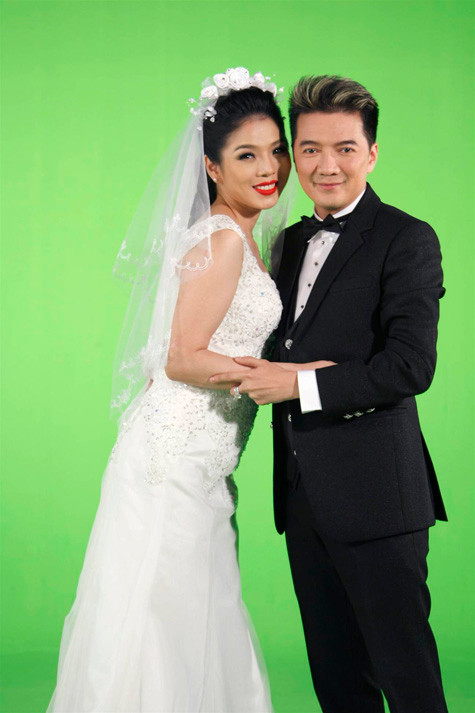 “Lệ Quyên là một người vô cùng nhút nhát, bản thân Hưng ngày xưa đã nhiều lần thuyết phục Lệ Quyên vào Sài Gòn một chuyến. Mãi tận 4,5 năm sau mới vào. Kể cả show diễn cũng vậy, một liveshow Hưng đã hối thúc Lệ Quyên rất nhiều năm nay nhưng có lẽ chính là cái duyên và thời điểm chín mùi là lần này. Lệ Quyên đã dành hết tâm sức kể cả tiền bạc và bao nhiêu thứ tốt đẹp nhất cho "Q Show". Hưng tin rằng "Q Show" chính là dấu son khó phai trong sự nghiệp ca hát của Lệ Quyên”, ca sĩ Đàm Vĩnh Hưng chia sẻ.