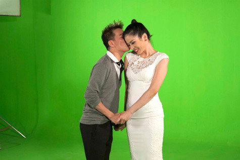 Đàm Vĩnh Hưng diễn xuất khá "ngọt". Nam ca sĩ "Say tình" rất tự nhiên khi hôn Lệ Quyên.