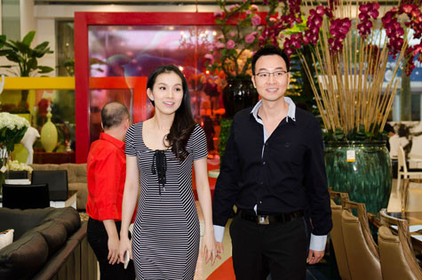 Hoa hậu Thùy Lâm bất ngờ tái xuất showbiz cùng chồng Hoa hậu Thùy Lâm bất ngờ tái xuất showbiz cùng chồng