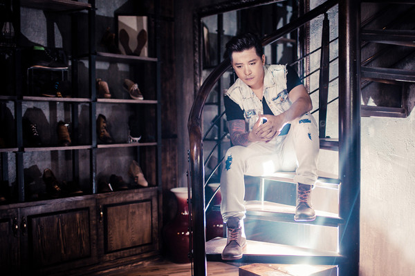 Ở tuổi 35, ca sĩ Tuấn Hưng vẫn được coi là một trong những mỹ nam quyến rũ nhất của showbiz Việt. Vẻ đẹp phong trần và nam tính của Tuấn Hưng luôn khiến nhiều mỹ nhân phải rung động. Ở tuổi 35, ca sĩ Tuấn Hưng vẫn được coi là một trong những mỹ nam quyến rũ nhất của showbiz Việt. Vẻ đẹp phong trần và nam tính của Tuấn Hưng luôn khiến nhiều mỹ nhân phải rung động.