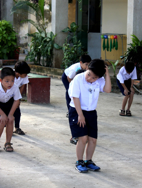 Trong thời gian ghi hình chương trình, Tiểu PSY đã được cùng các bạn học tập, cùng chào cờ vào mỗi sáng thứ 2 đầu tuần và đi tham quan tìm hiểu về chiến khu cùng những bài học về tinh thần yêu nước, yêu quê hương của người Việt. Trong thời gian ghi hình chương trình, Tiểu PSY đã được cùng các bạn học tập, cùng chào cờ vào mỗi sáng thứ 2 đầu tuần và đi tham quan tìm hiểu về chiến khu cùng những bài học về tinh thần yêu nước, yêu quê hương của người Việt.