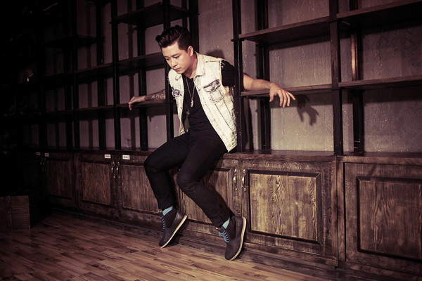 Với những hình xăm trên tay nhiều fan của Tuấn Hưng cho rằng trông anh nam tính hơn. Với những hình xăm trên tay nhiều fan của Tuấn Hưng cho rằng trông anh nam tính hơn.