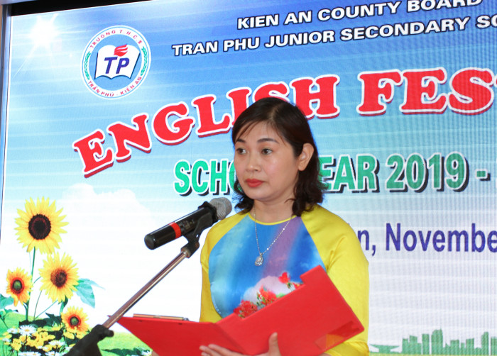 Cô giáo Nguyễn Thị Tuyết Lan, Hiệu trưởng Trường Trung học cơ sở Trần Phú phát biểu tại ngày hội (Ảnh: Lã Tiến) Cô giáo Nguyễn Thị Tuyết Lan, Hiệu trưởng Trường Trung học cơ sở Trần Phú phát biểu tại ngày hội (Ảnh: Lã Tiến)