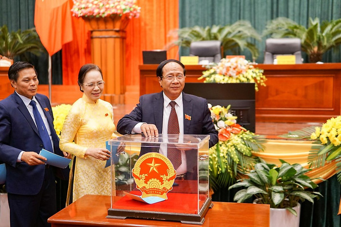 Các đại biểu Hội đồng nhân dân thành phố Hải Phòng bỏ phiếu bầu bổ sung các chức danh (Ảnh: CTV) Các đại biểu Hội đồng nhân dân thành phố Hải Phòng bỏ phiếu bầu bổ sung các chức danh (Ảnh: CTV)