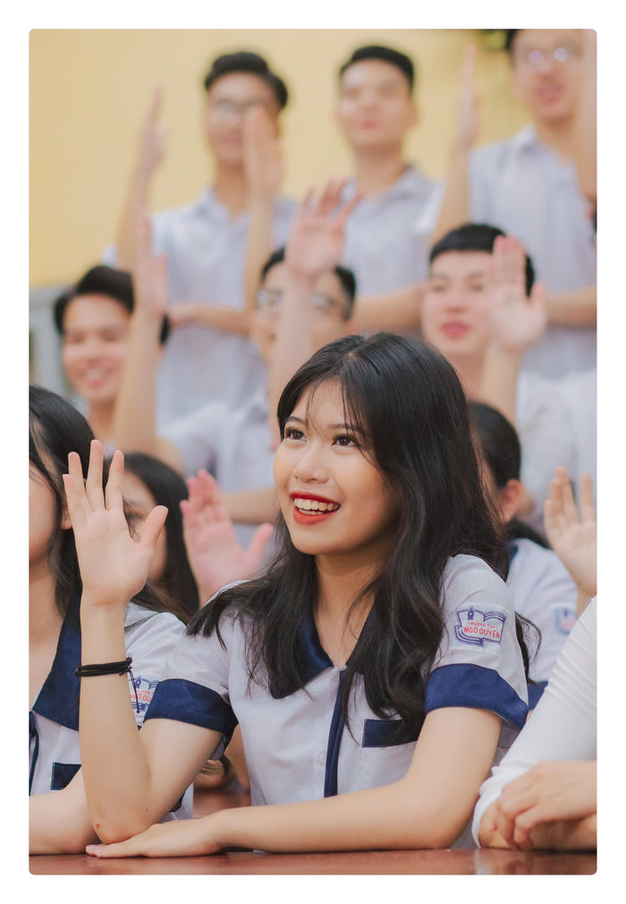 Minh Phương đưa ra lời khuyên hãy học tập thật tốt các kiến thức cơ bản trong sách giáo khoa rồi mới học nâng cao để đạt được điểm cao môn Hóa học (Ảnh:NVCC)