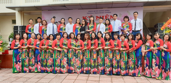 Trường Trung học cơ sở Hùng Vương luôn xác định giáo viên là nhân tố quyết định chất lượng giáo dục đào tạo (Ảnh: Nhà trường cung cấp) Trường Trung học cơ sở Hùng Vương luôn xác định giáo viên là nhân tố quyết định chất lượng giáo dục đào tạo (Ảnh: Nhà trường cung cấp)