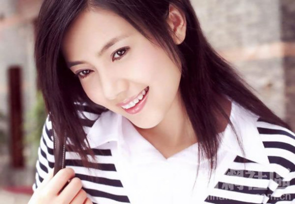 Vị trí 4 – Cao Viên Viên, thuần khiết, đẹp ngọt ngào, ngay đến các diễn viên bom tấn đẹp trai như Ngô Ngạn Tổ, Cổ Thiên Lạc cũng muốn được sánh bước cùng cô. Vị trí 4 – Cao Viên Viên, thuần khiết, đẹp ngọt ngào, ngay đến các diễn viên bom tấn đẹp trai như Ngô Ngạn Tổ, Cổ Thiên Lạc cũng muốn được sánh bước cùng cô.