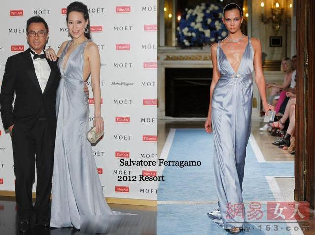 Vượng Thi Thi – Ferragamo, cô thật gợi cảm và quyến rũ nhưng đi với chồng thì không nên đi giày cao gót với cột tóc cao như vậy.