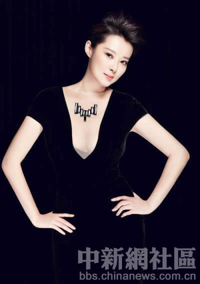 Vị trí 19 – Viên Lợi, cô có nét đẹp gợi cảm và đài các, có phần hao hao với đàn chị Âu Dương Lan Lan. Vị trí 19 – Viên Lợi, cô có nét đẹp gợi cảm và đài các, có phần hao hao với đàn chị Âu Dương Lan Lan.