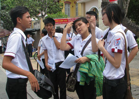 Nhiều thí sinh ĐBSCL kết thúc buổi thi Toán sáng nay 4/6. (Ảnh: Huỳnh Hải)