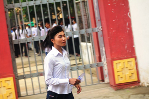 Thí sinh điểm thi Nam Đàn 2 hoàn thành bài môn thi thứ 5 (Ảnh: Nguyễn Duy)