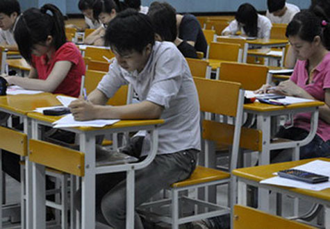 Chen chân vào cánh cửa ĐH luôn là sức ép lớn với thí sinh ( Ảnh minh họa)