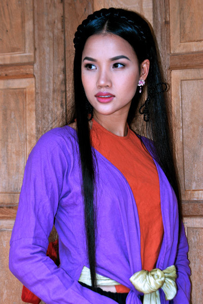 Khi thướt tha, yểu điệu trong vóc dáng giai nhân... Khi thướt tha, yểu điệu trong vóc dáng giai nhân...