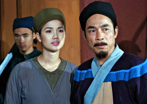 ...khi mạnh mẽ, cứng cỏi với bộ dạng cải trang nam nhi là hình ảnh biến hóa của siêu mẫu trong 'Huyền sử thiên đô' - phim dã sử dài 70 tập. ...khi mạnh mẽ, cứng cỏi với bộ dạng cải trang nam nhi là hình ảnh biến hóa của siêu mẫu trong 'Huyền sử thiên đô' - phim dã sử dài 70 tập.