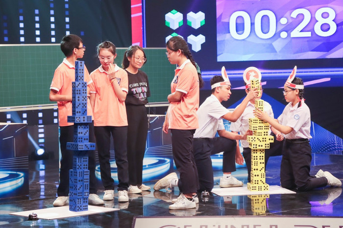 Đội thi Trường Trung học cơ sở Trần Phú thể hiện tài năng qua các phần thi (Ảnh: LMT) Đội thi Trường Trung học cơ sở Trần Phú thể hiện tài năng qua các phần thi (Ảnh: LMT)