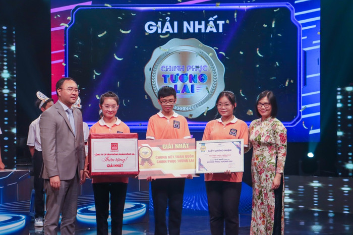 Đội thi Trường Trung học cơ sở Trần Phú giành giải Nhất cuộc thi Chinh phục tương lai năm 2023 (Ảnh: LMT) Đội thi Trường Trung học cơ sở Trần Phú giành giải Nhất cuộc thi Chinh phục tương lai năm 2023 (Ảnh: LMT)