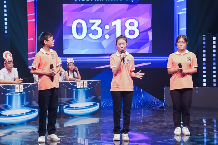 Đội thi Trường Trung học cơ sở Trần Phú thể hiện tài năng qua các phần thi (Ảnh: LMT) Đội thi Trường Trung học cơ sở Trần Phú thể hiện tài năng qua các phần thi (Ảnh: LMT)