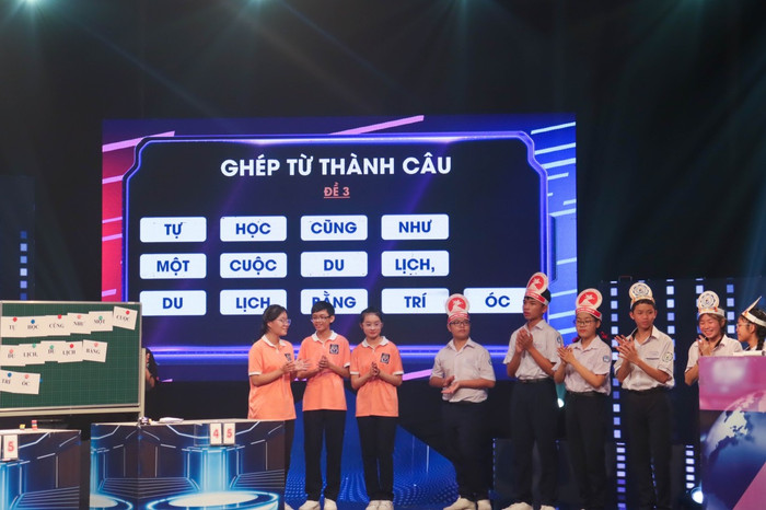 Đội thi Trường Trung học cơ sở Trần Phú thể hiện tài năng qua các phần thi (Ảnh: LMT) Đội thi Trường Trung học cơ sở Trần Phú thể hiện tài năng qua các phần thi (Ảnh: LMT)