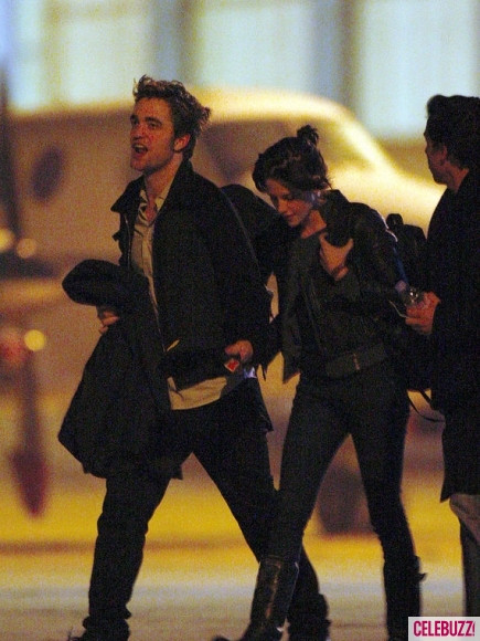 22. Nắm tay nhay tại sân bay ở Paris hồi tháng 11/2009. 22. Nắm tay nhay tại sân bay ở Paris hồi tháng 11/2009.