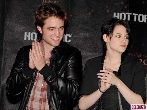 8. Tại tour tuyển diễn viên cho “The Twilight Saga” Tăng Non”. 8. Tại tour tuyển diễn viên cho “The Twilight Saga” Tăng Non”.