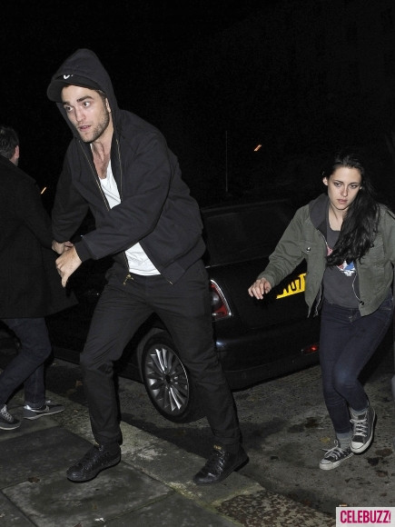 16. Tại buổi lưu diễn của ca sĩ Marcus Foster ở London hôm 23/11/2011. 16. Tại buổi lưu diễn của ca sĩ Marcus Foster ở London hôm 23/11/2011.