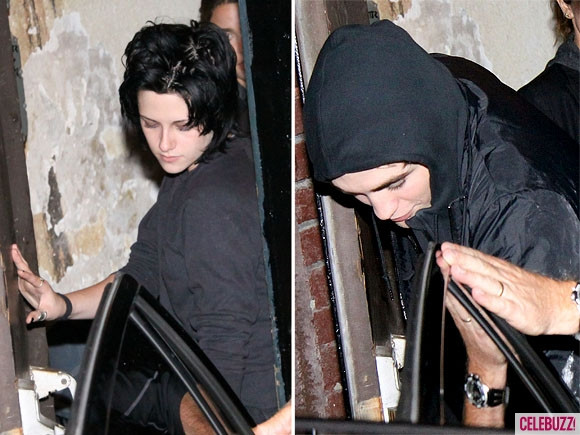 24. Có mặt tại buổi chiếu “Vua sư tử” sau khi mới trở về từ buổi công chiếu bộ phim”Nhật Thực” ở Vancouver hồi tháng 8/2009. 24. Có mặt tại buổi chiếu “Vua sư tử” sau khi mới trở về từ buổi công chiếu bộ phim”Nhật Thực” ở Vancouver hồi tháng 8/2009.