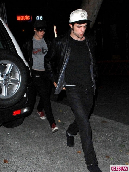 20. Tham dự buổi công diễn của cậu bạn Bobby Long ở Vancouver hồi tháng 9/2009. 20. Tham dự buổi công diễn của cậu bạn Bobby Long ở Vancouver hồi tháng 9/2009.