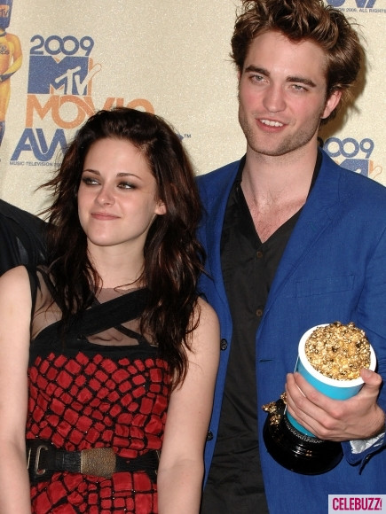 13. Trong phòng họp báo tại Lễ trao giải MTV Movie Awards 2009. 13. Trong phòng họp báo tại Lễ trao giải MTV Movie Awards 2009.